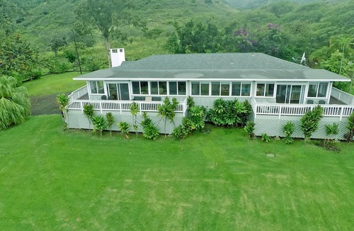 Mokuleia House | World Class Views & Excellent Reviews/Pickleball court and Pool