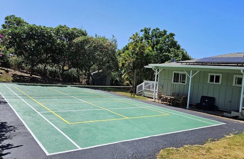 Mokuleia House | World Class Views & Excellent Reviews/Pickleball court and Pool