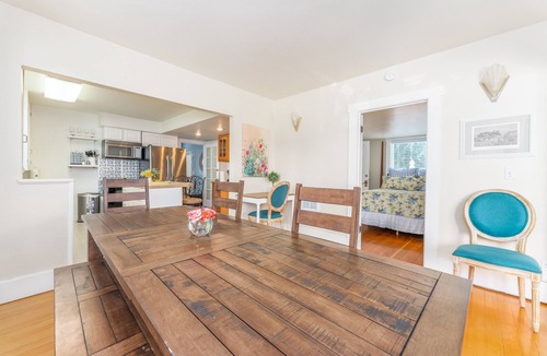 Chelan Cottage | Yellow Cottage in Lake Chelan