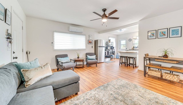 1 Block to Heart of Hilo: Fully Renovated Home