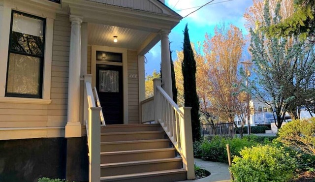 1898UrbanVictorian Loft view near Convention Ctr. in Portland