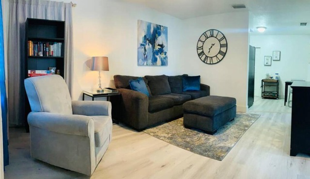 2 Bedroom Apartment - Perfect for Long Term Stays in Pompano Beach