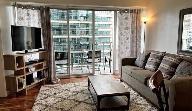 2 bedroom Waikiki condo/FREE parking/4beds