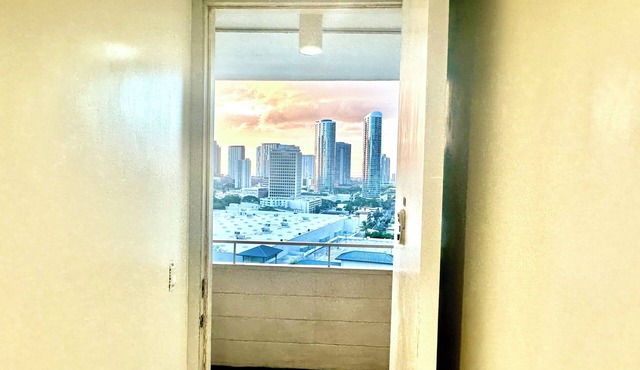 2-bedroom1.5bath apartmentNearWaikikiBeach /Close to Hospital&Schools