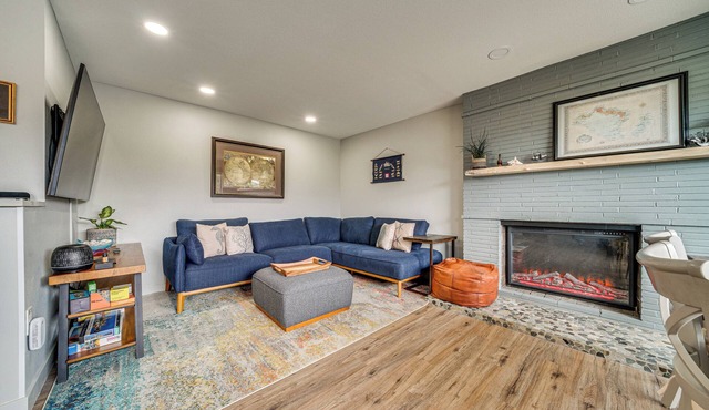 2 Blocks to Beach Park: Cozy Seattle Townhome in Seattle