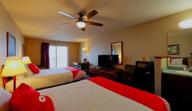 2 Comfortable Beachfront Rooms w/Balcony Overlooking Stunning Siletz Bay in Lincoln City