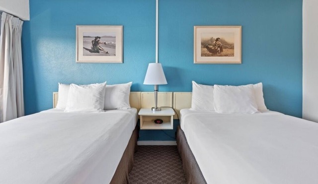 2 Family-Friendly Units | Outdoor Pool | Parking | Shuttle | Pets Allowed