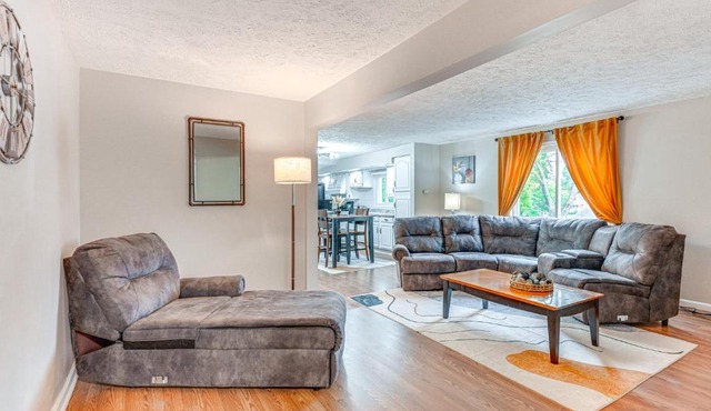 ~ 2 Mi to Downtown: Bright Apt in Lansing! in Lansing
