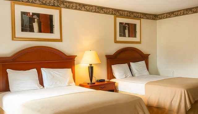 2 Units w/FREE Breakfast and Parking, Close to Zoo America, Hershey Park! in Palmyra