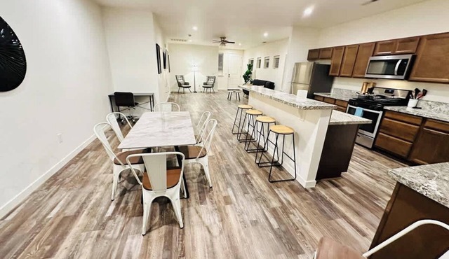 20 Min to USA Pkwy|10 Beds (1K,3Q,6T Beds)Sleeps 16 in Fernley