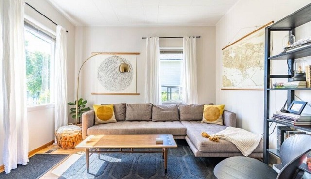 2BR/1BA Gorgeous Home and Private Gardens - First Hill/Central District in Seattle