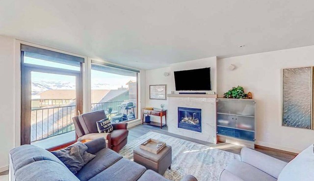 2BR Mountainview 2nd-Floor - Balcony - Pool in Chelan
