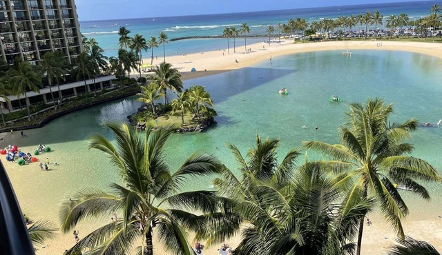 2BR Non-Ocean View at Oceanfront Hilton Resort in Honolulu