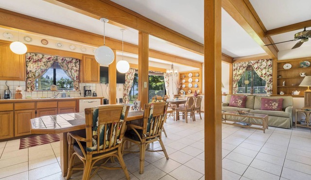 3 Bedroom Ocean View Home for 8 - Hale Kamaoa in Naalehu