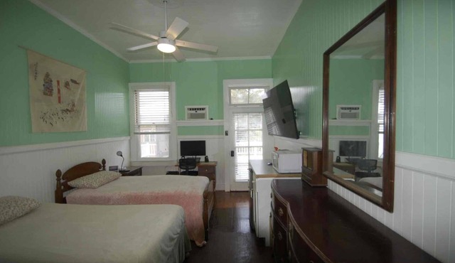 3 Suites BnB 2 persons per suite 1 night min breakfast inc. in Naalehu