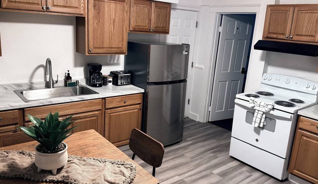 3BR Hamden Stay Near Yale, Southern, Quinnipiac & New Haven in Hamden