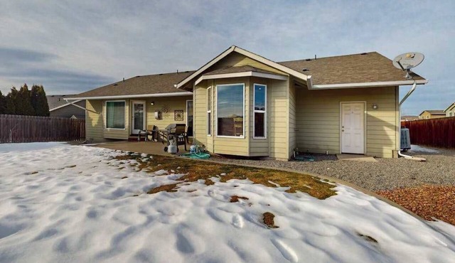3BR Mountainview - Patio - Garage Parking - W&D in East Wenatchee