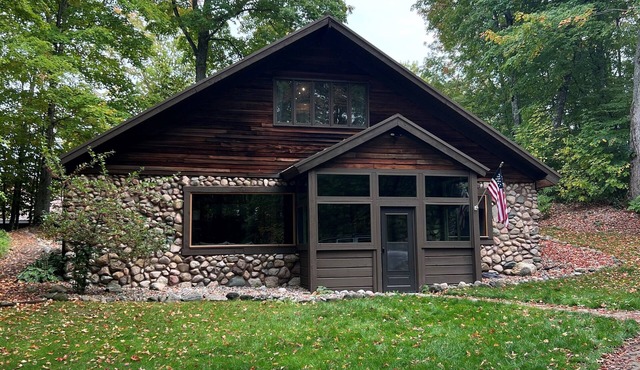 4 Bedroom Rustic and Secluded Cabin. Dogs Welcome! in Empire