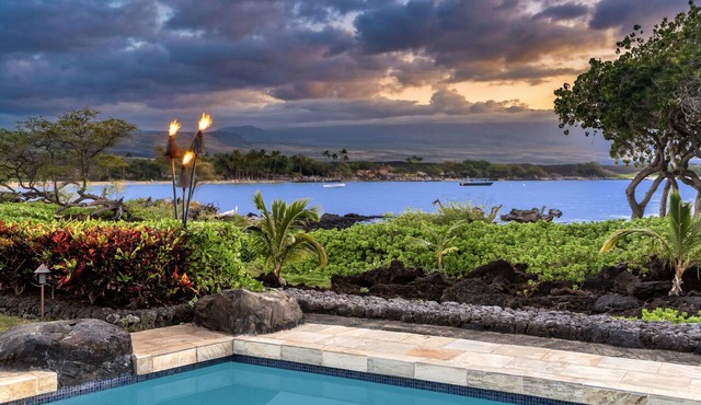 4 BR Oceanfront Home with theater - Hilton Waikoloa Access Included