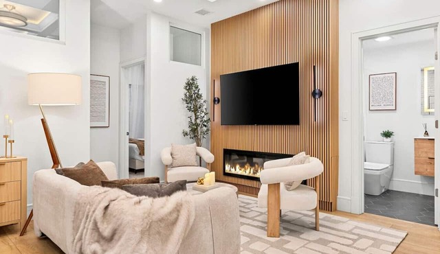 4 Suites | Chef`s Kitchen | Parking + Walk to T in Brookline
