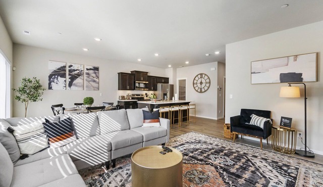 5 Bedrooms, Theater Room, Kid-Friendly, Perfect For Big Groups in Puyallup
