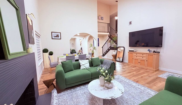 5BR Home Minutes to ONT Airport - Billiards, Fire Pit & Yoga Garden in Ontario