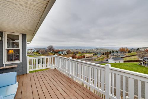 6 Mi to Dtwn Lewiston: Quiet Home w/Views in Clarkston