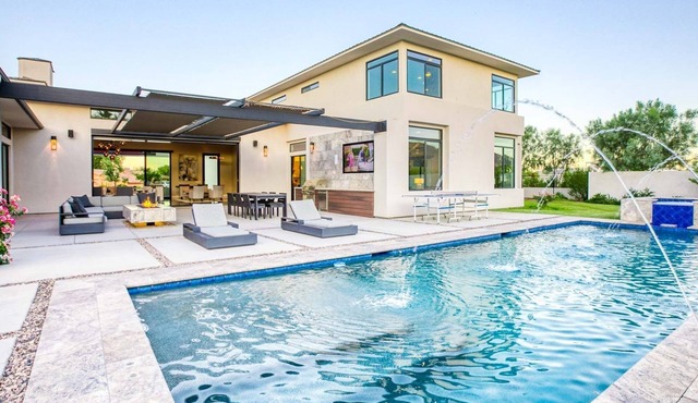 6BR Resort Villa in PV - Heated Pool, Spa, Game Room & Views in Paradise Valley