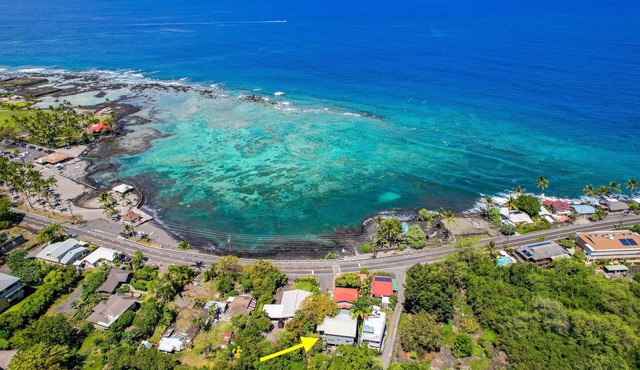 A Beautiful View Beach House at Kahalu'u Bay! Snorkeling & Surfing ~ Steps Away!