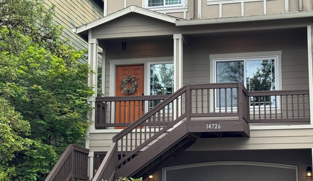 A House On Catalina 3-bedroom townhome in Tigard, OR w/AC, WiFi, patio & grill in Tigard