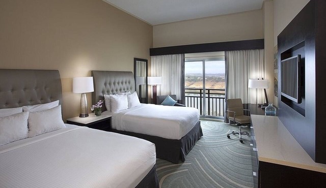 A Place You'll Surely Enjoy! 3 Convenient Units, Outdoor Pool! in Austin
