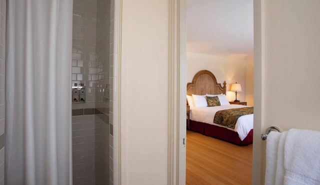 A Place You'll Surely Enjoy! Deluxe Crater View King Unit, Parking & Bike Rental in Pāhoa