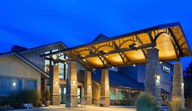 Accessible Suite | Roll-In Shower | Free Breakfast in Mukilteo