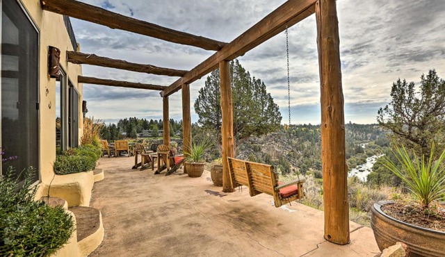 Adobe Home - River & Mtn Views w/Hot Tub! in Redmond
