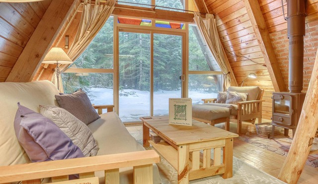 Adorable A-Frame of Mind Retreat for quiet romantic getaways in Rhododendron
