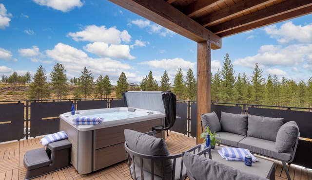 Aerie Stylish 6 Unit Buyout | 15BDR Near Downtown | Mountain Views + Hot Tub in Bend