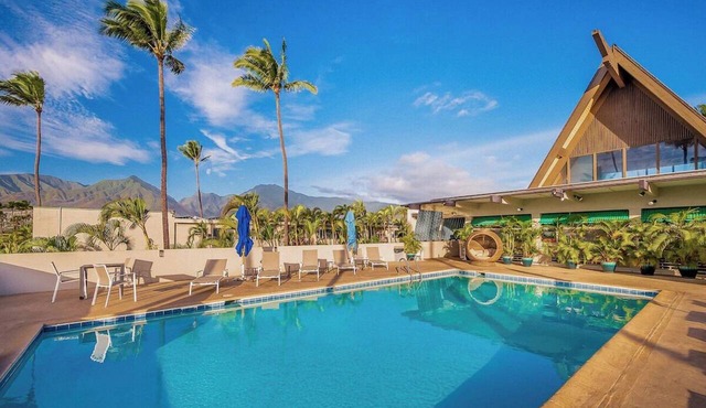 Affordable Oceanfront Stay! Outdoor Pool, Pets are Allowed in Kahului