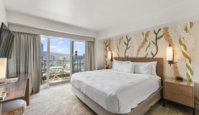 Ala Moana Hotel 2026 near beach King bed