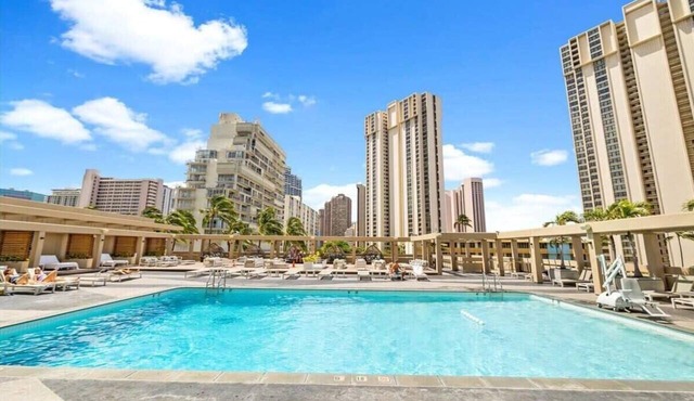 Ala Moana Studio 804 Deluxe Mountain View Suite