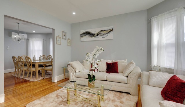 All-Season Fun! Charming Apt 3 Mi to Blue Hills in Milton