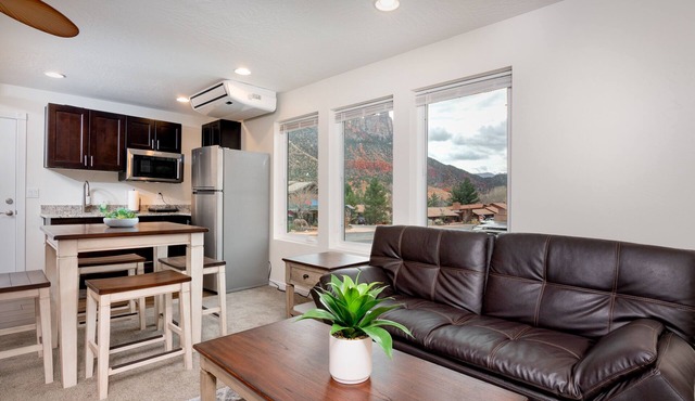 Apartment #3 GREAT LOCATION Zion National Park entrance as close as you can get! in Springdale