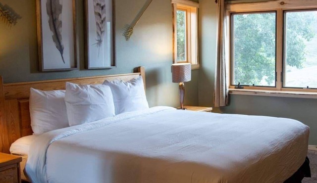 Arrowhead Mountain Lodge in Cimarron
