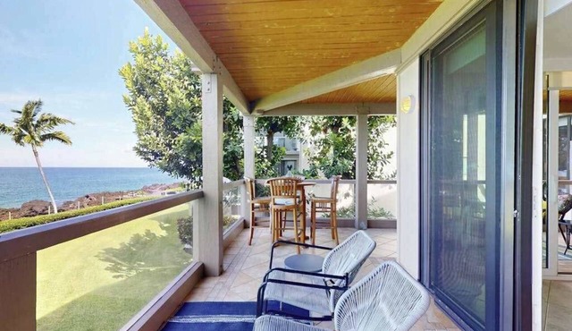 August Special! Updated Kona Home with Pool, Deck, WiFi, Washer/Dryer & Grill