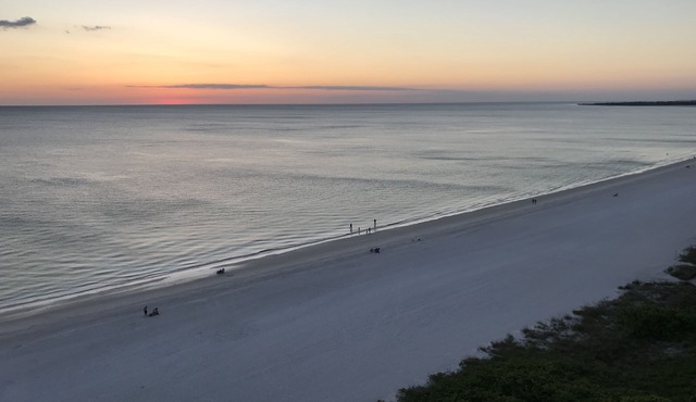 🏖 Beachfront 2B-2B – 12th Floor Balcony Gulf View + Pool + Direct Beach Access in Marco Island