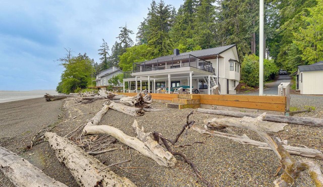 Beachfront Anderson Island Escape: Rainier Views! in Anderson Island