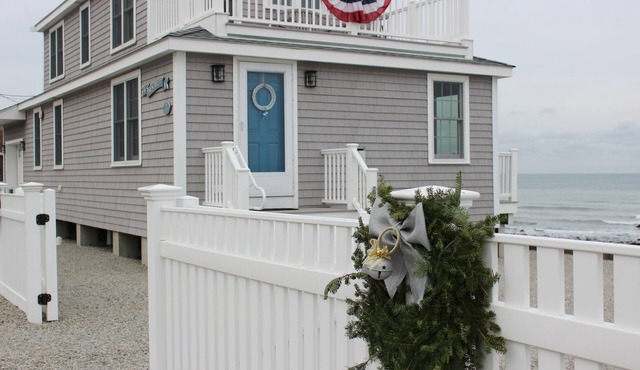 BEACHFRONT, Panoramic Views, Sunrises, Moonrises, Walking Distance Restaurants in Marshfield