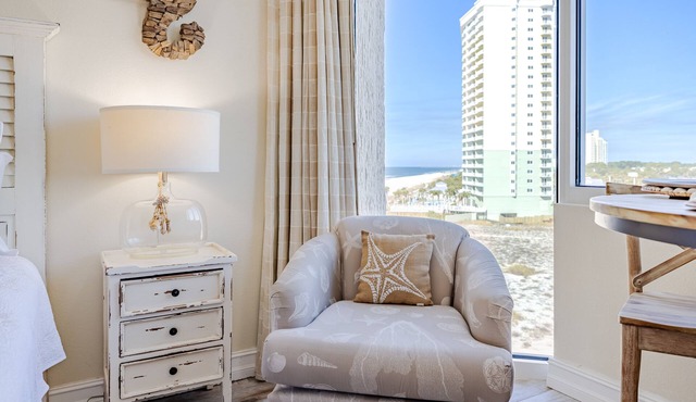 Beachfront Studio, Free Beach Service included with stay in Panama City Beach