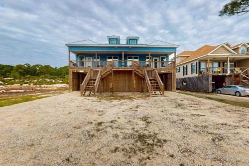 Beachview duplex with double lofts balcony W&D Wifi in Dauphin Island