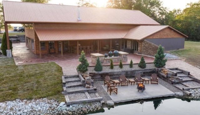 Bearshield Lodge in Mound Station