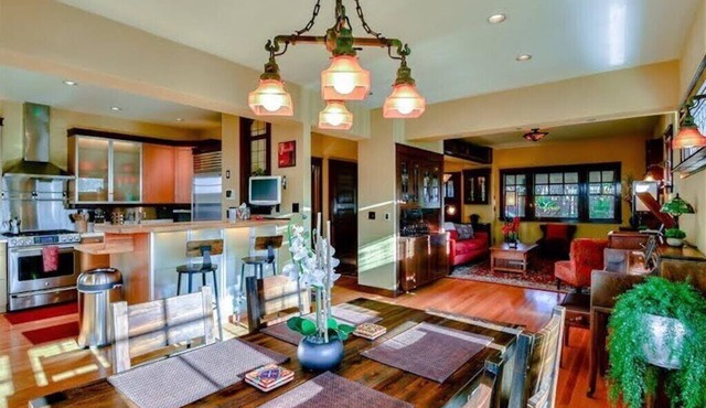 BEAUTIFUL 4 bedroom craftsman in the heart of Queen Anne! in Seattle